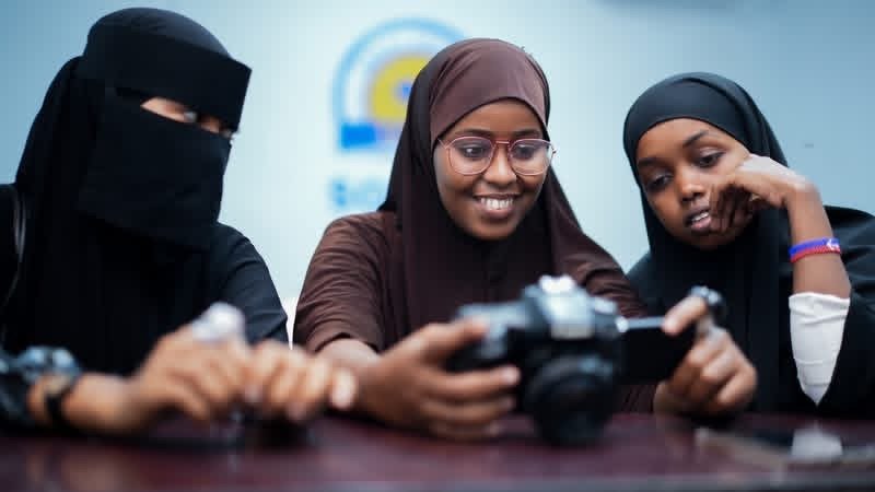 Women trainees reviewing their shots